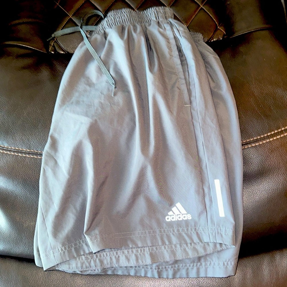 Men’s Adidas running shorts 🔥